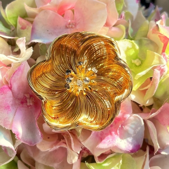 Accessories - Vintage Flower Brooch with Crystals